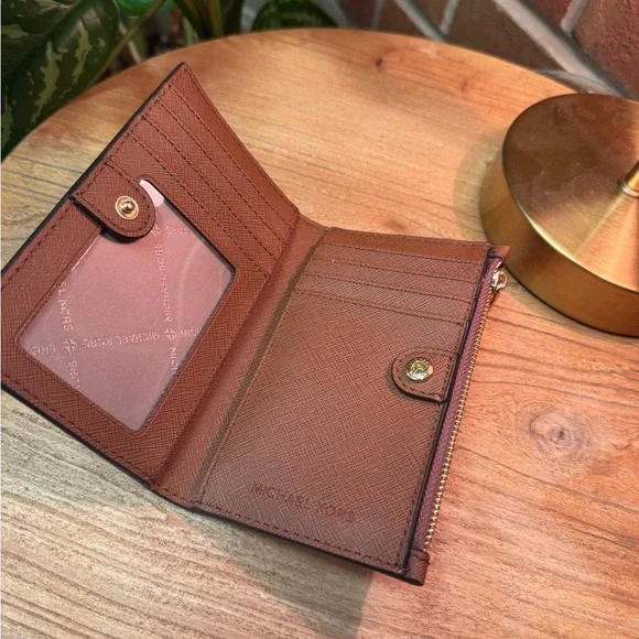 Michael Kors Brown Saffiano Leather wallet with Gold Logo - Picture 2 of 4